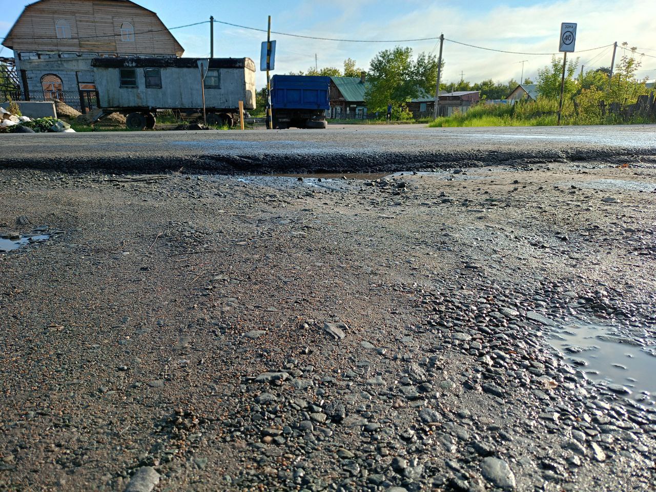 Омичи пожаловались на отсутствие съездов на отремонтированной улице Воровского