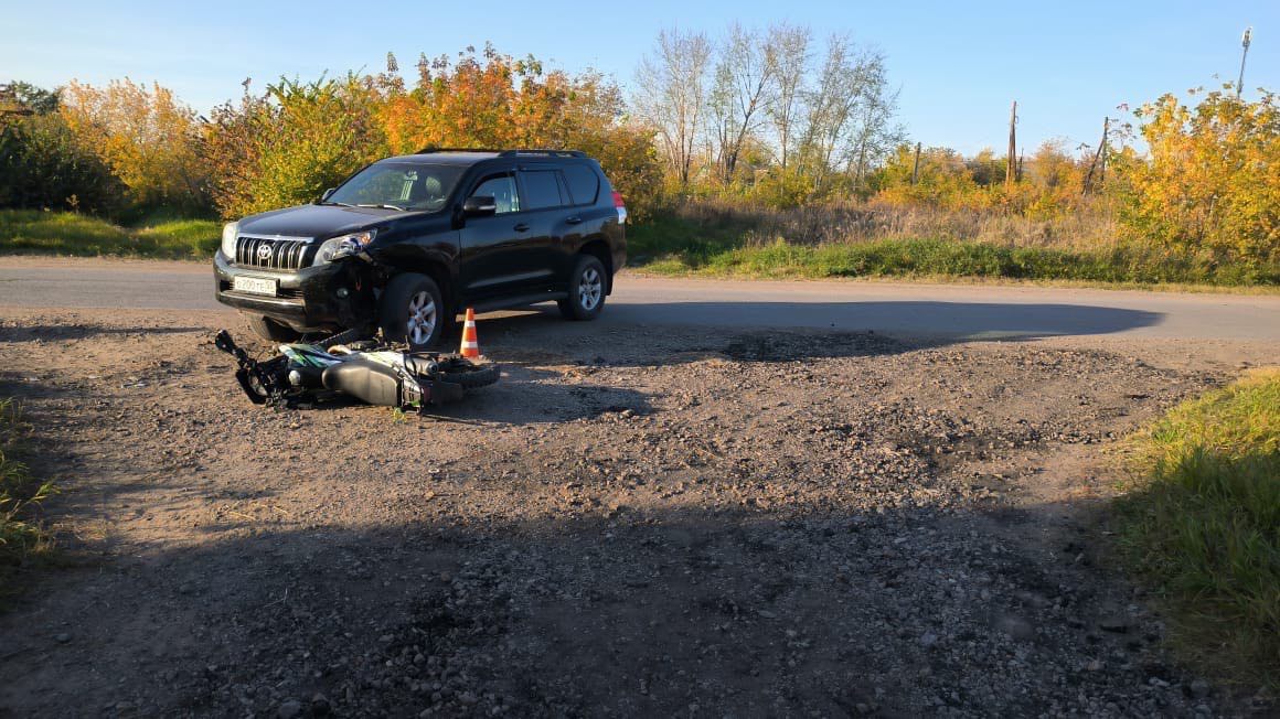 В пригороде Омска женщина на «Тойоте» сбила юную байкершу
