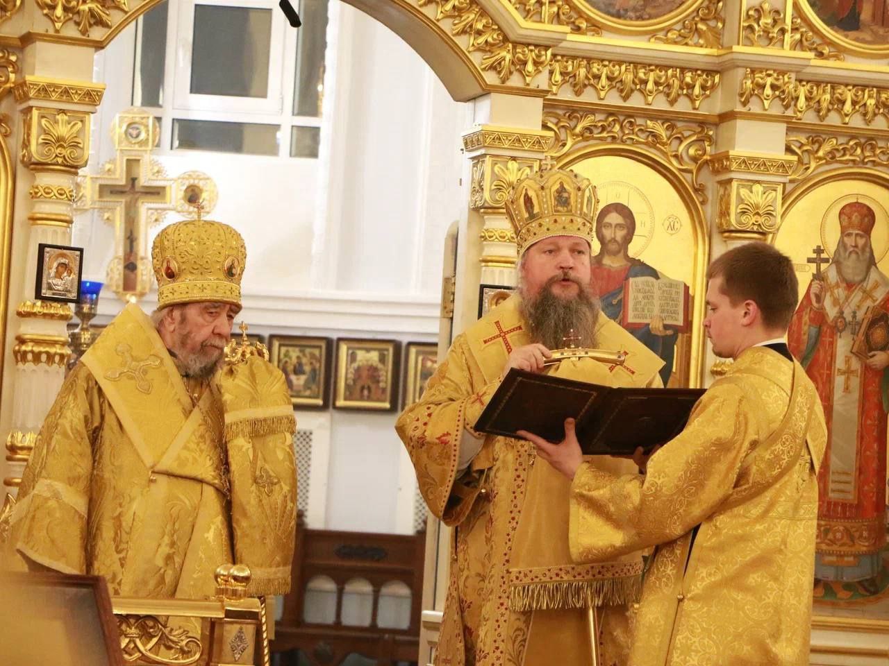 В Омск доставили мощи первого Патриарха Московского и всея Руси святителя Тихона