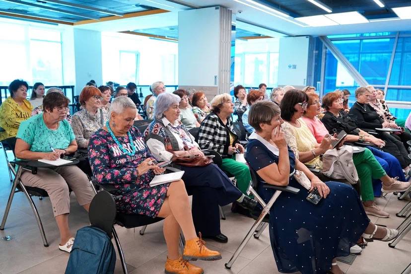 В Омске «Ростелеком» поддержал чемпионат «ИТ Бабушки» на фестивале «Ом Фест-2025»