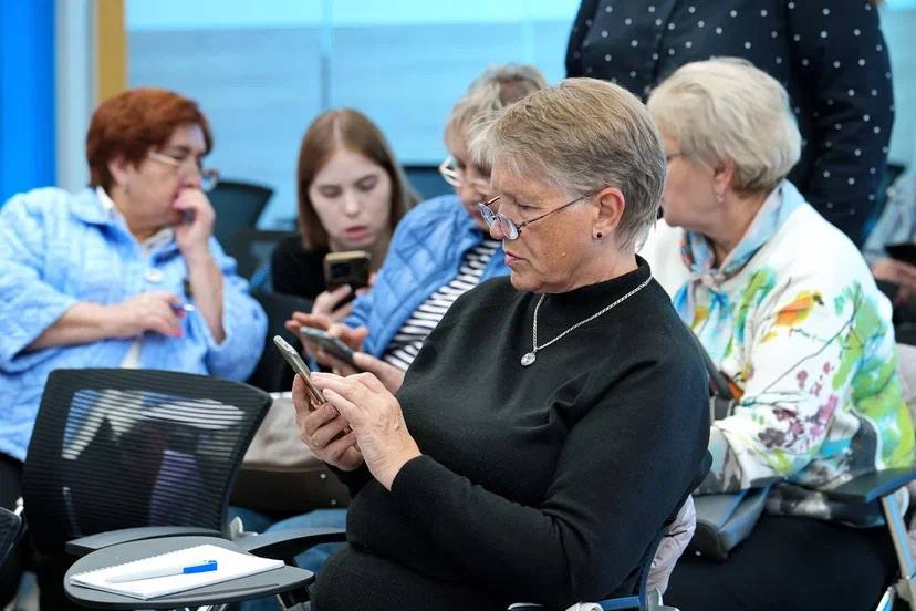 В Омске «Ростелеком» поддержал чемпионат «ИТ Бабушки» на фестивале «Ом Фест-2025»