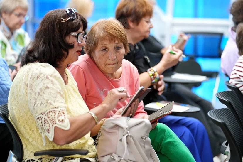 В Омске «Ростелеком» поддержал чемпионат «ИТ Бабушки» на фестивале «Ом Фест-2025»