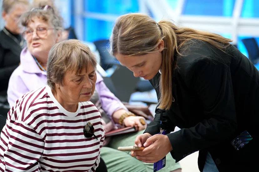 В Омске «Ростелеком» поддержал чемпионат «ИТ Бабушки» на фестивале «Ом Фест-2025»