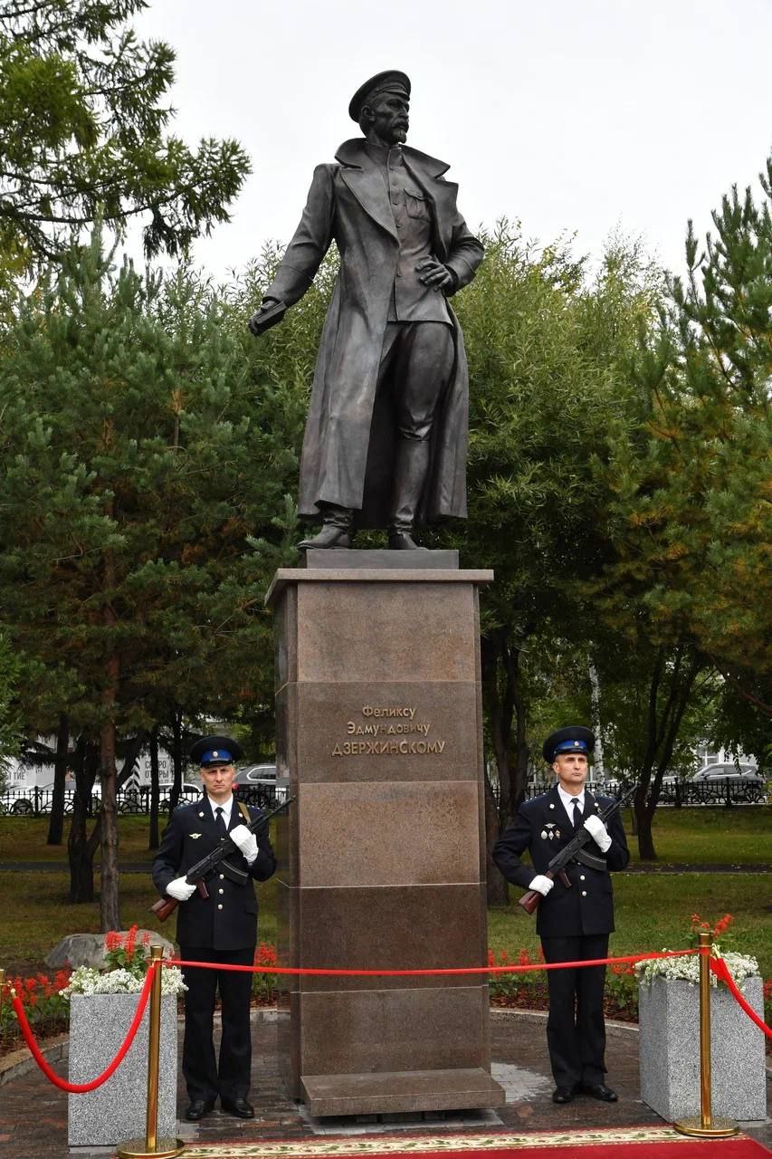 В Омске полпред президента Серышев торжественно открыл памятник Дзержинскому