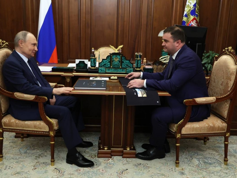 Губернатор Омской области Виталий Хоценко поздравил Владимира Путина с днем рождения и выразил благодарность за поддержку региона