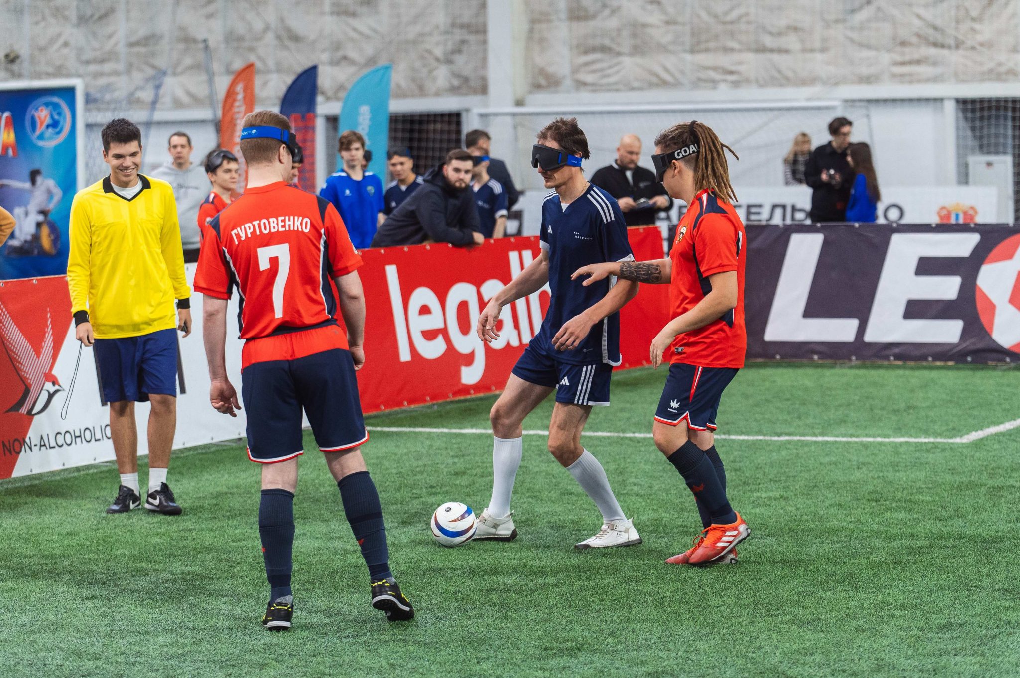 В Омске стартовали бесплатные занятия по адаптивному футболу при поддержке ОНПЗ