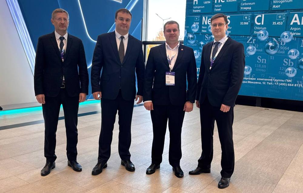 Омский губернатор Виталий Хоценко принимает участие в ПМГФ