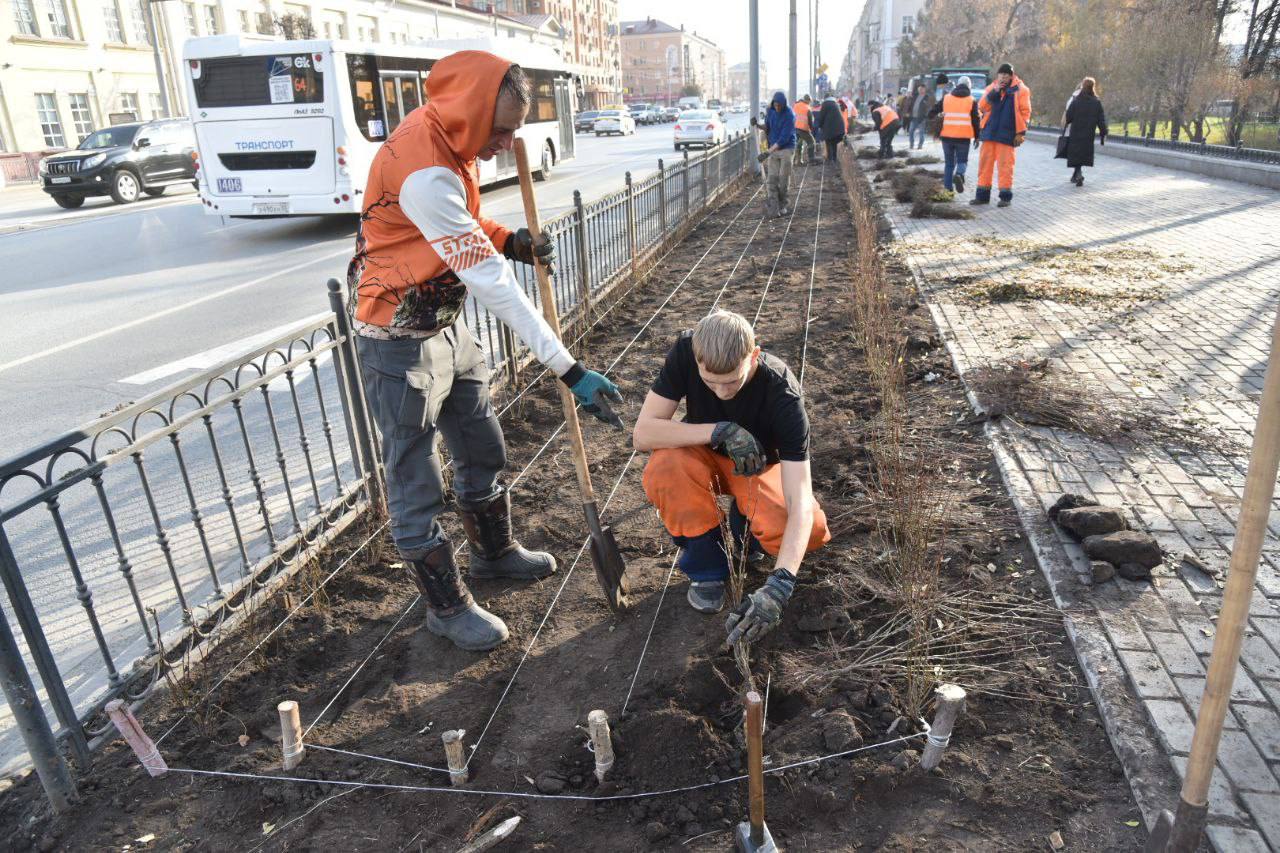 Огромное столпотворение людей в центре Омска объяснил мэр города