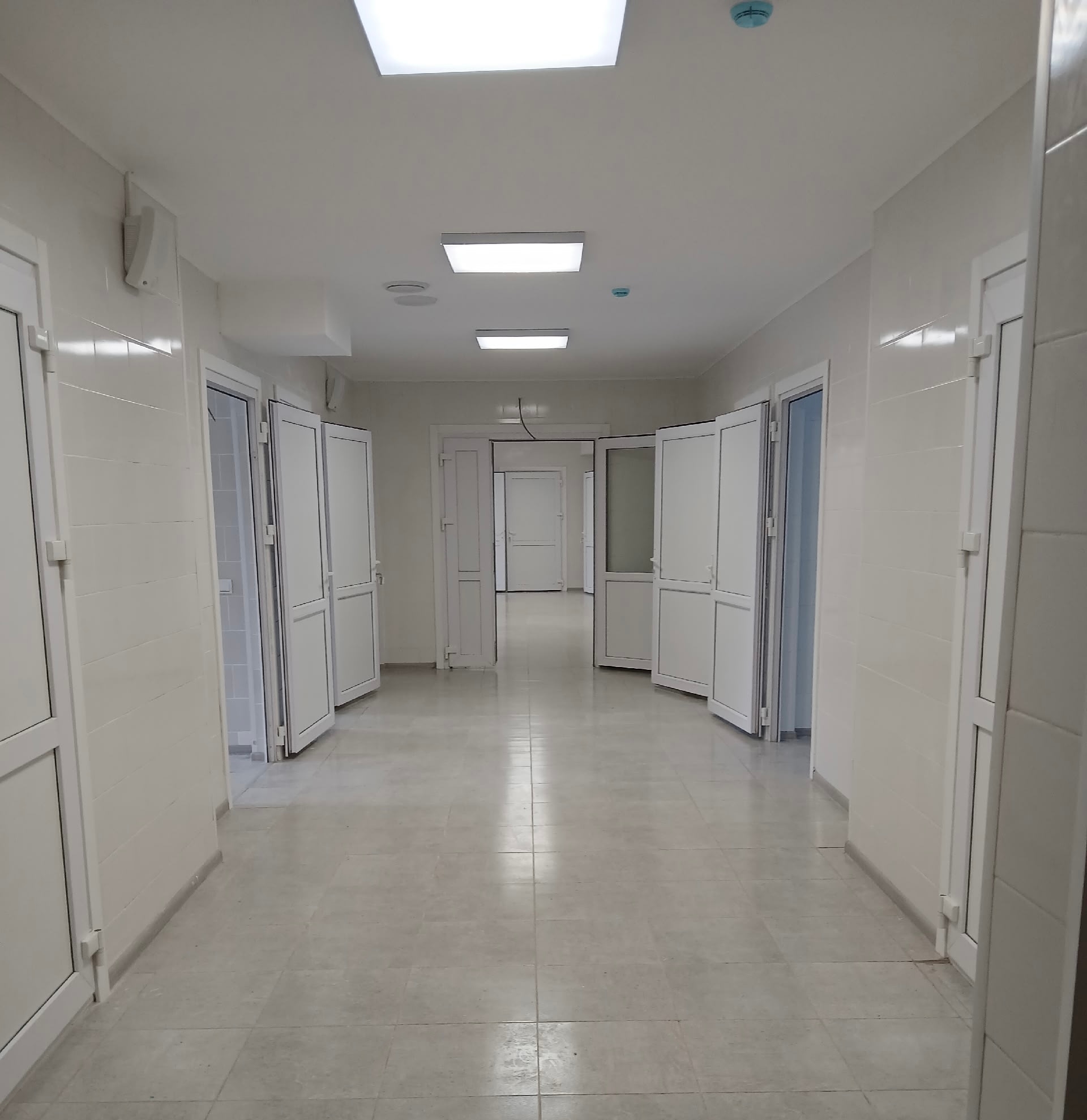 В омском Калачинске заканчивается ремонт поликлиники за 42 млн рублей