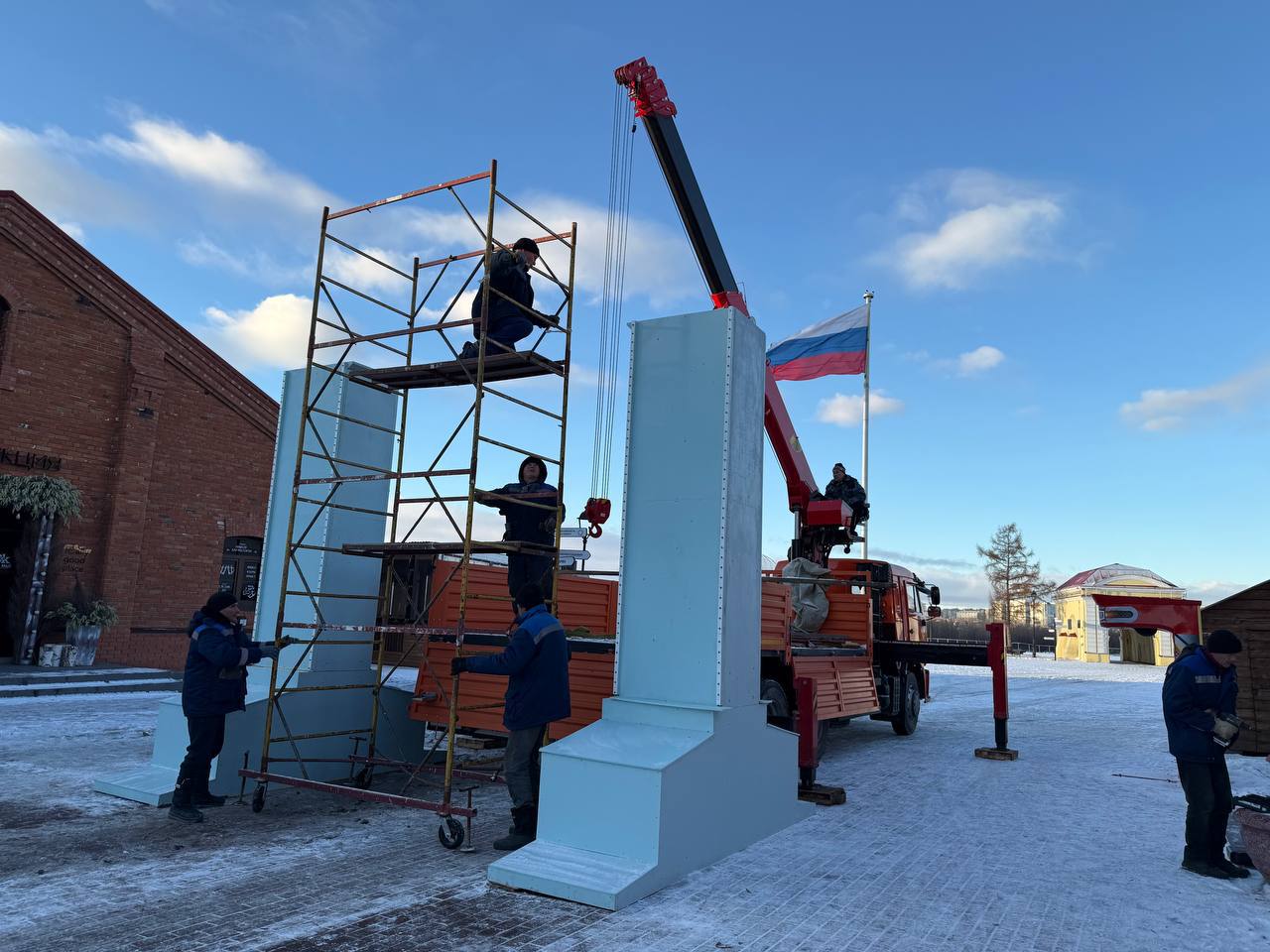 Омск преображается к новогодним праздникам