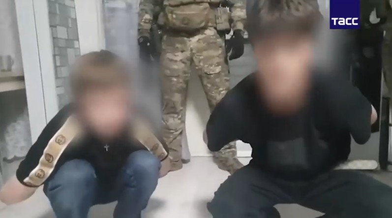 7 лет колонии и 668 млн долга: омским подросткам вынесен приговор за поджог вертолета