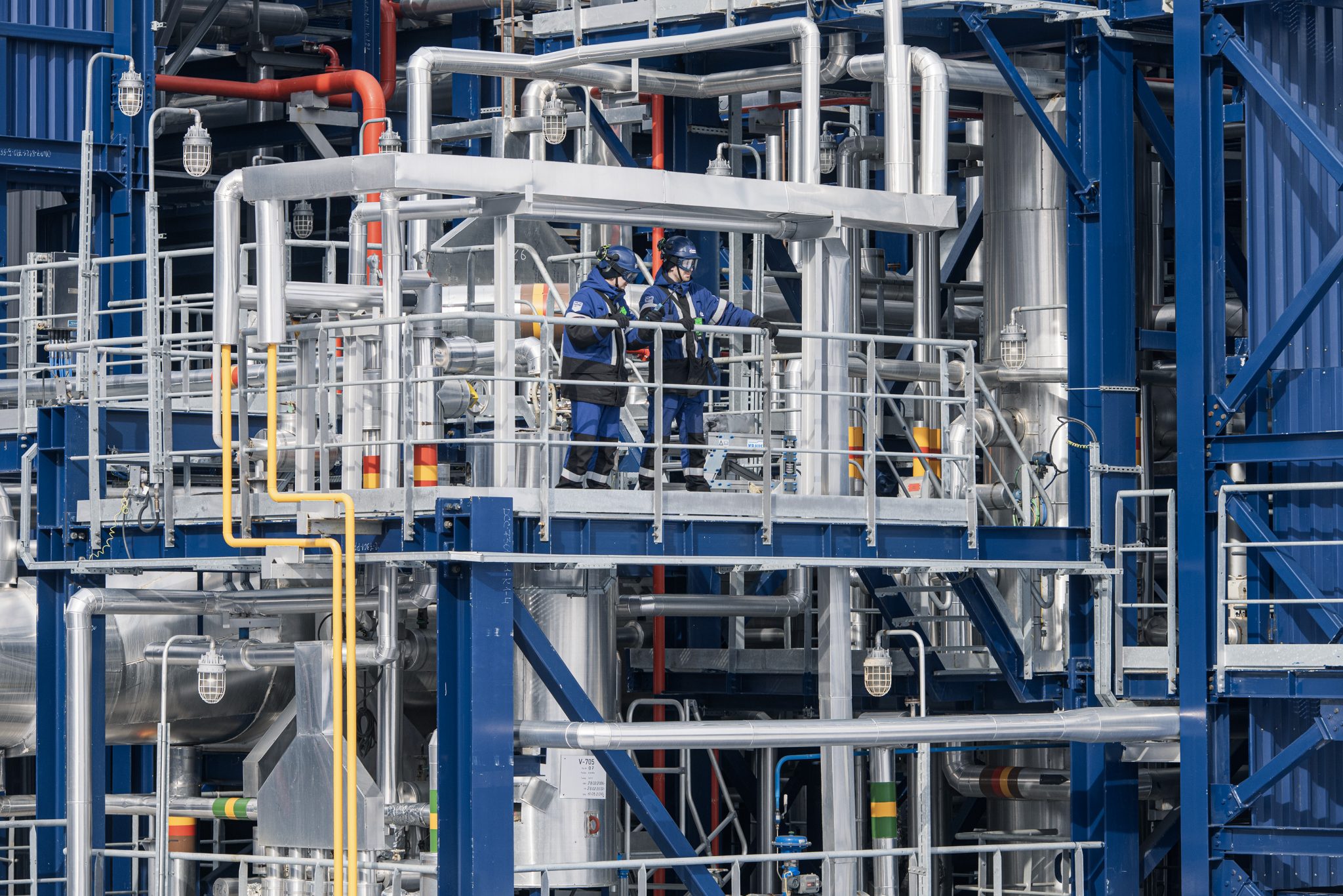 На омском НПЗ рассказали о востребованных рабочих специальностях с высоким доходом