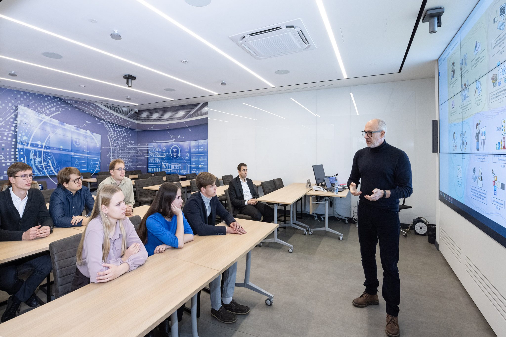 «Газпром нефть» повышает престиж рабочих специальностей среди студентов Омска