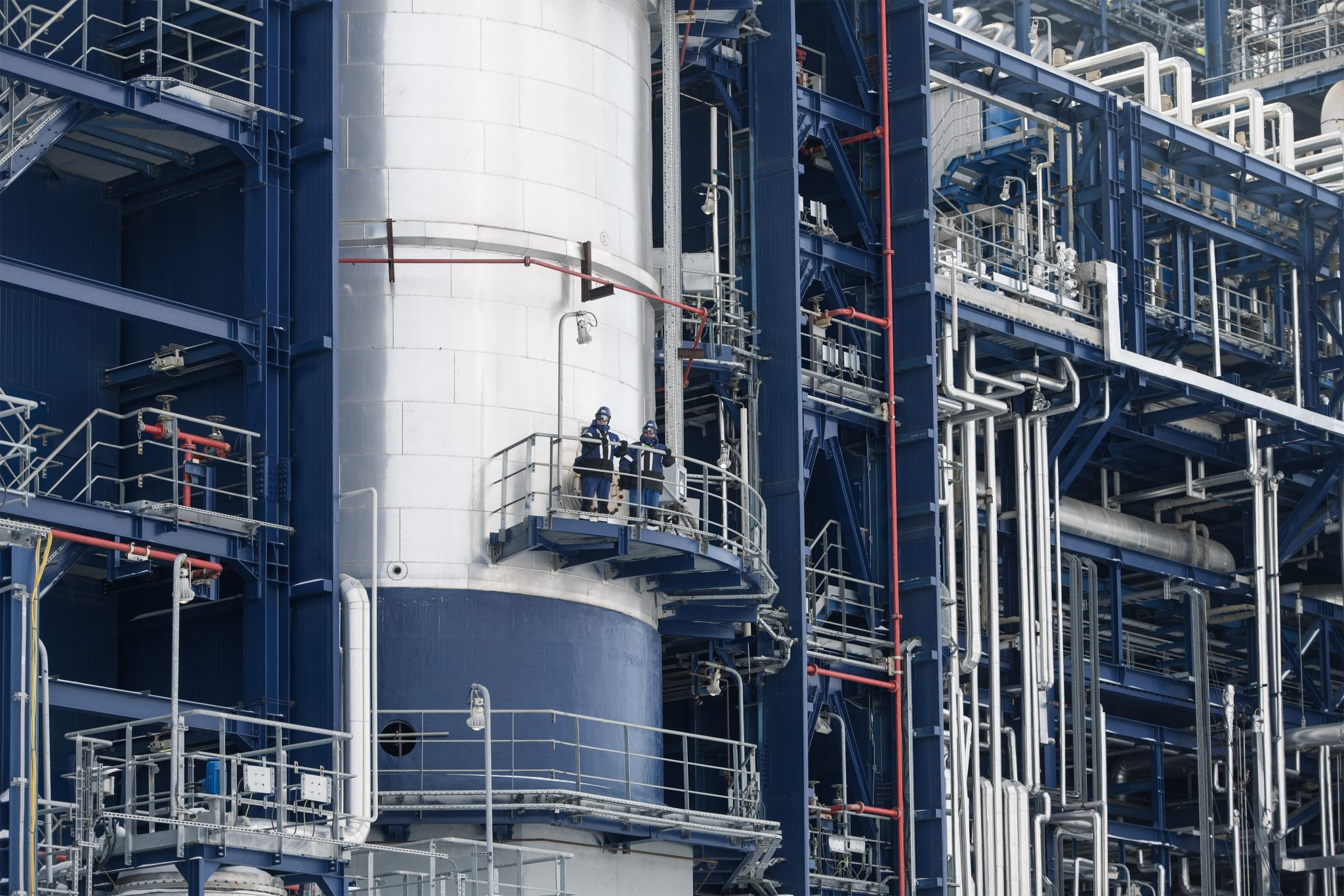 На омском НПЗ рассказали о востребованных рабочих специальностях с высоким доходом