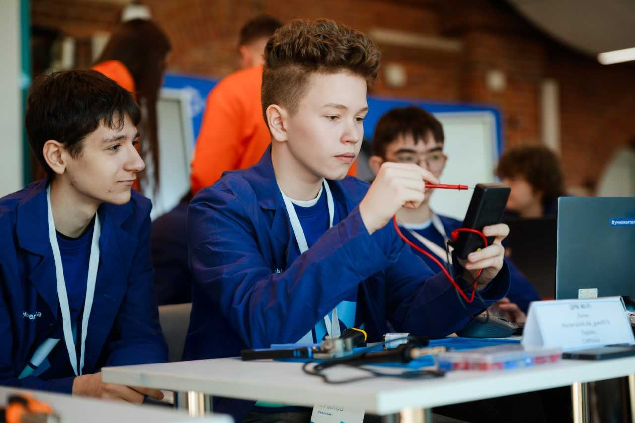 Омские школьники вновь доказали свое инженерное мастерство на всероссийском турнире «Газпром нефти»