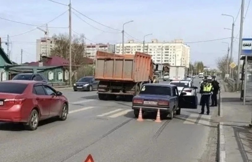 В Омске на нерегулируемом пешеходном переходе сбили подростка